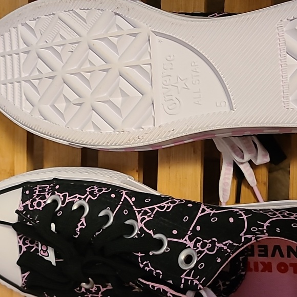 Hello Kitty Converse Allstars - Picture 13 of 14